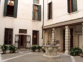 Foresteria Levi Βενετία 2*,
